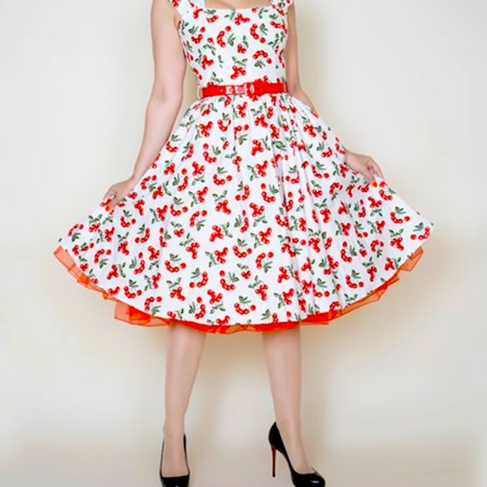 Bernie Dexter Veronique Cherry 🍒 Dress Large. Has pockets!!